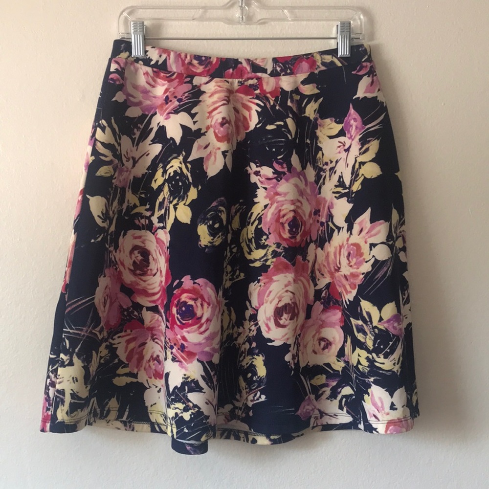 Lily White Floral Skirt L